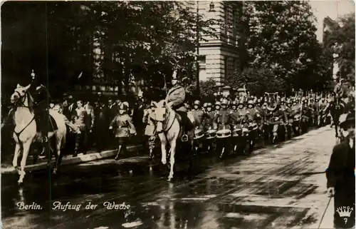 Berlin - Aufzug der Wachef -421426