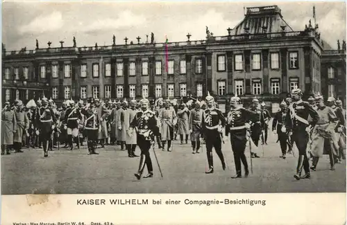 Berlin - Kaiser Wilhelm bei einer Compagnie Besichtigung -421392