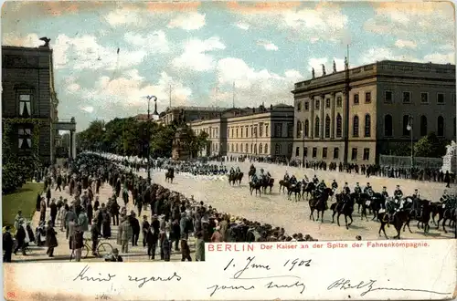 Berlin - Unser Kaiser an der Spitze der Fahnencompagnie -421556