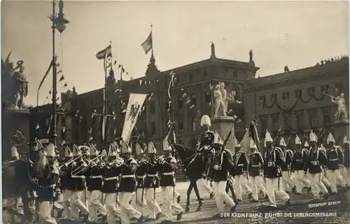 Berlin - Kronprinz führt die Fahnenkompagnie -421664