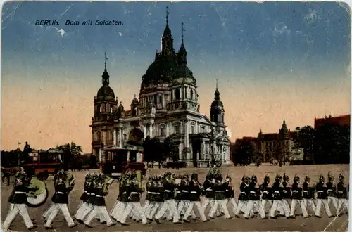 Berlin - Dom mit Soldaten -421548