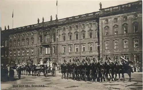 Berlin - vor dem Schloss -421620