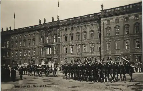 Berlin - vor dem Schloss -421654