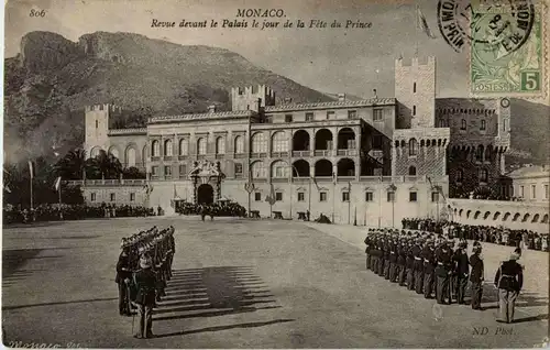 Monaco - Revue devant le Palais -42770