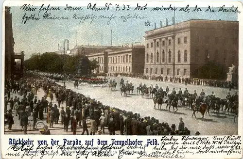 Berlin - Rückkehr von der Parade auf dem Tempelhofer Feld -421432