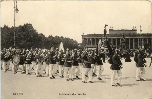 Berlin - Aufziehen der Wache -421486