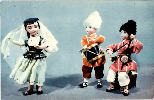 Dolls in Aserbaijan national costumes -43570
