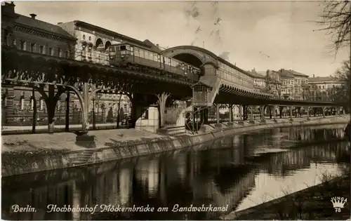 Berlin - Hochbahnhof Möckernbrücke -44258