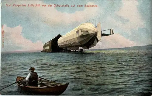 Graf Zeppelins Luftschiff vor der Schutzhalle -52980