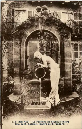 Pau - Le fontaine de l Avenue Thiers -54716