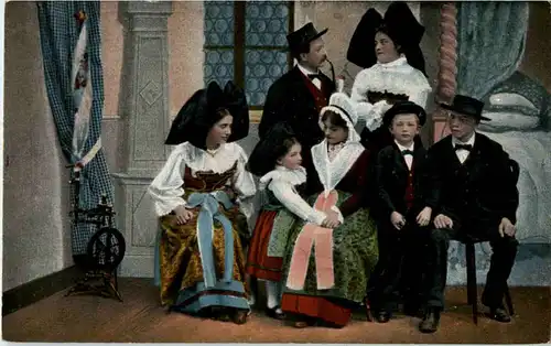 Elsässer Familie in Nationaltracht -56200