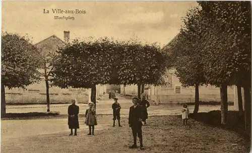 La Ville aux Bois - Marktplatz -57486