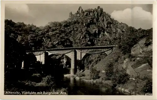 Altenahr - Viadukte mit Burgruine -61674