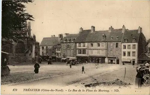 Treguier - La Bas de la Place du Martrag -60734