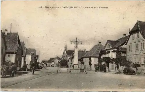 Dannemarie -Grande Rue et la Fontaine -63744