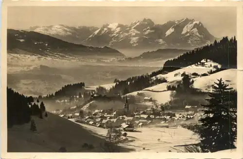 Oberstaufen, Allgäu, mit Blick zum Schweizer Hochgebirge -340866