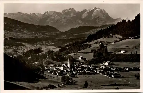 Oberstaufen, Allgäu, mit Blick zum Säntis und Altmann -340540