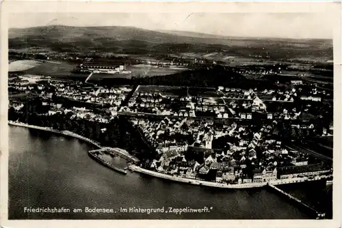 Friedrichshafen, im Hintergrund - Zeppelinwerft -342722