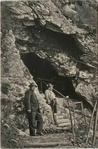 Sturmannshöhle bei Obermaiselstein im Allgäu, der Höhleneingang -343792