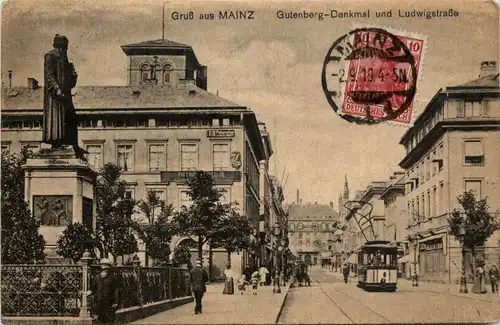 Mainz, Gutenbergdenkmal und ludwigstrasse -343320