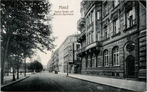 Mainz, Kaiser-Strasse mit Bezirks-Sparkasse -344352