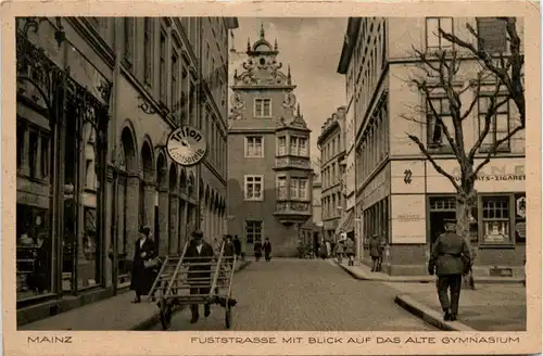 Mainz, Fuststrasse mit Blick auf das Alte Gymnasium -344404