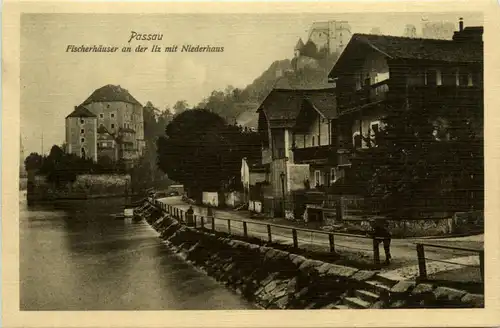 Passau, Fischerhäuser an der Ilz mit Niederhaus -343830
