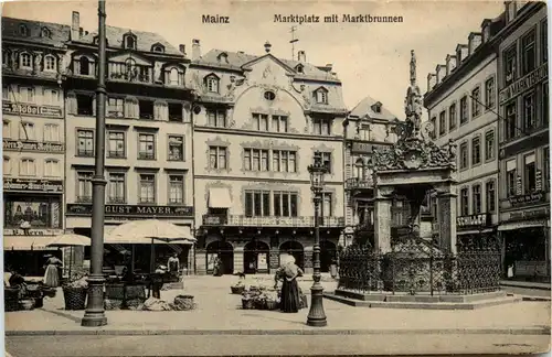 Mainz, Marktplatz mit Brunnen -344410