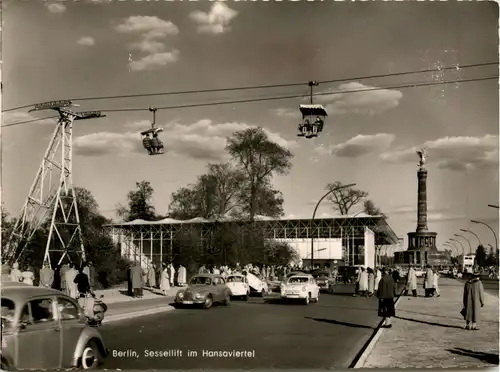 Berlin, Sessellift im Hansaviertel -345872