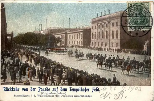 Berlin - Rückkehr von der Parade auf dem Tempelhofer Feld -421612