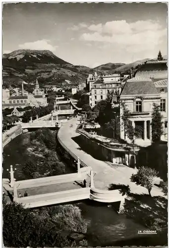La Bourboule - La Dordogne traversant la ville -8120