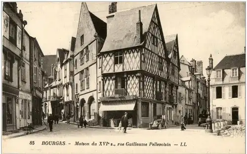 Bourges - Maison du XVI s, rue Guillaume Pellevoisin -7974