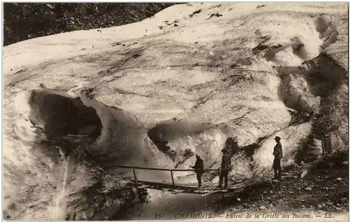 Chamonix - Entree de la Grotte des Bossons -8504