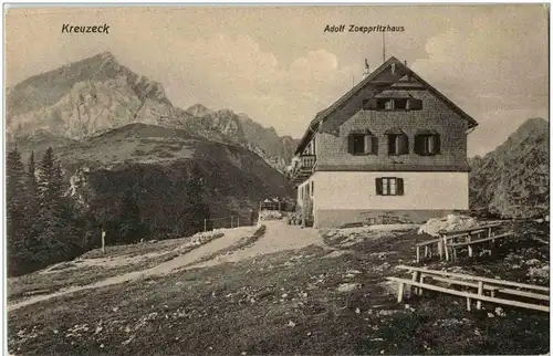 Adolf Zoeppritzhaus mit Kreuzeck -7546