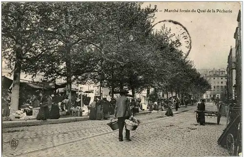 Lyon - Marche forain du Quai de la Pecherie -9112