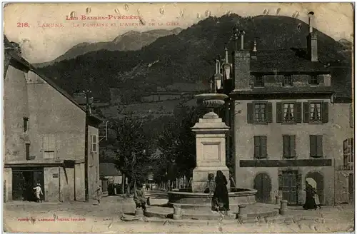 Laruns - La Fontaine et l Avenue de la Gare -8710