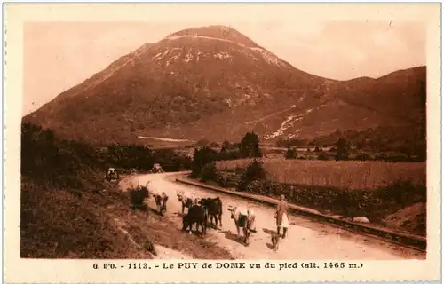 Le Puy de Dome vu du pied -8088