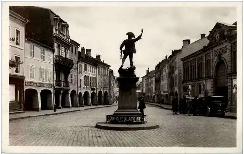 Remiremont - Le Volontaire et les Arcades -9036