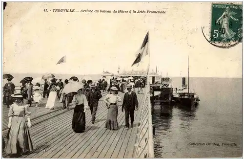 Trouville - Arrivee du bateau -9716