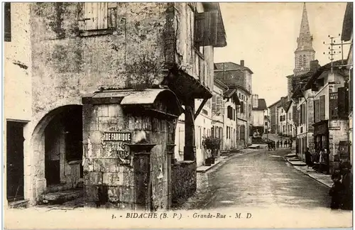 Bidache - Grande Rue -8718