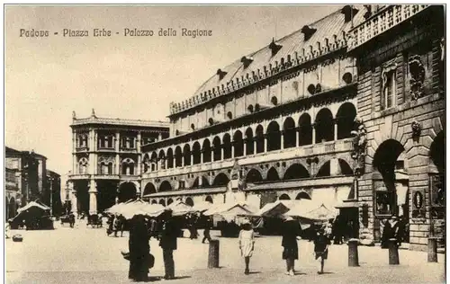 Padova - Piazza Erbe -104510