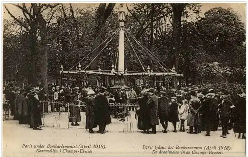 Paris - pendant le bombardement - Les chevaux de bois aux Champs Elysees -105790