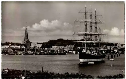 Travemünde mit Segelschulschiff Passat -108768