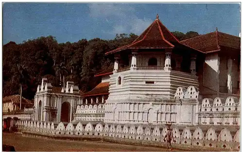 Kandy - Temple of the Holy Tooth -110620