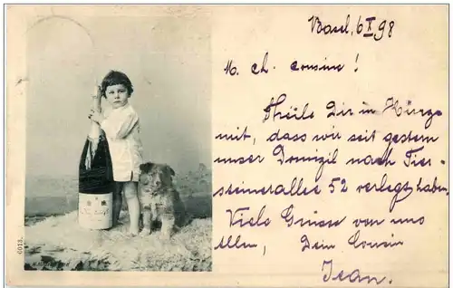 Kind und Hund mit Sektflasche -113836