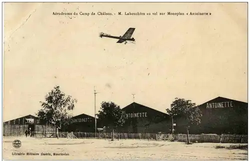 Aerodrome du Camp de Chalons - M. Labouchere au vol sur Monoplan Antoinette -113472