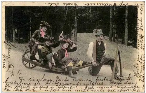 Fauen auf Schubkarren -114542