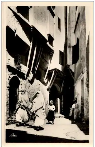 Scenes et Types - Une rue dans le quartier arabe -115458