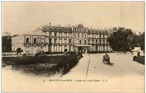 Deauville sur Mer - Facade du Grand Hotel -116066