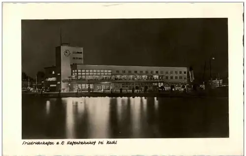 Friedrichshafen Hafenbahnhof bei Nacht -119702